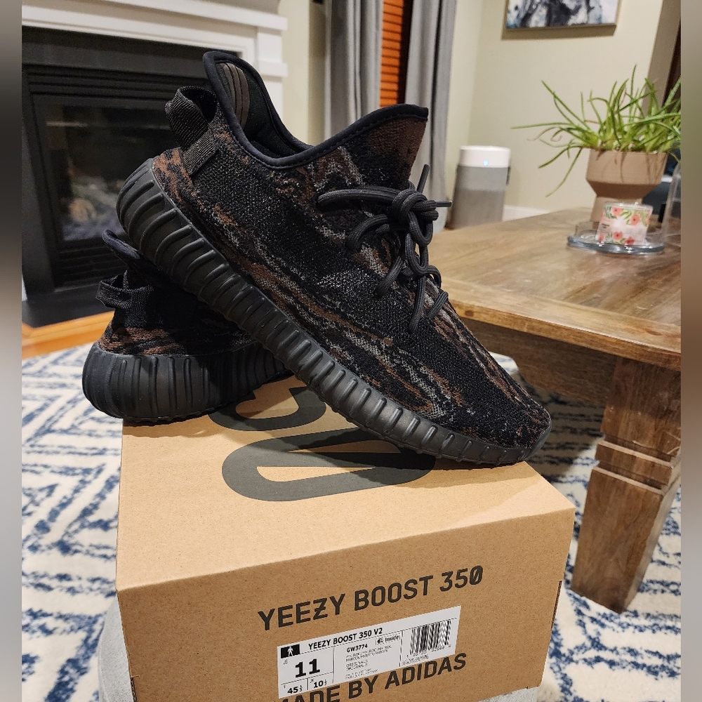Authentic Adidas Men's Yeezy Boost 350 V2 'MX ROCK' Authentic Sneakers